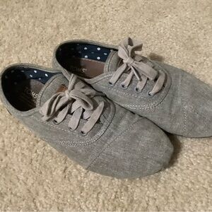TOMS Women’s Light Gray Oxfords